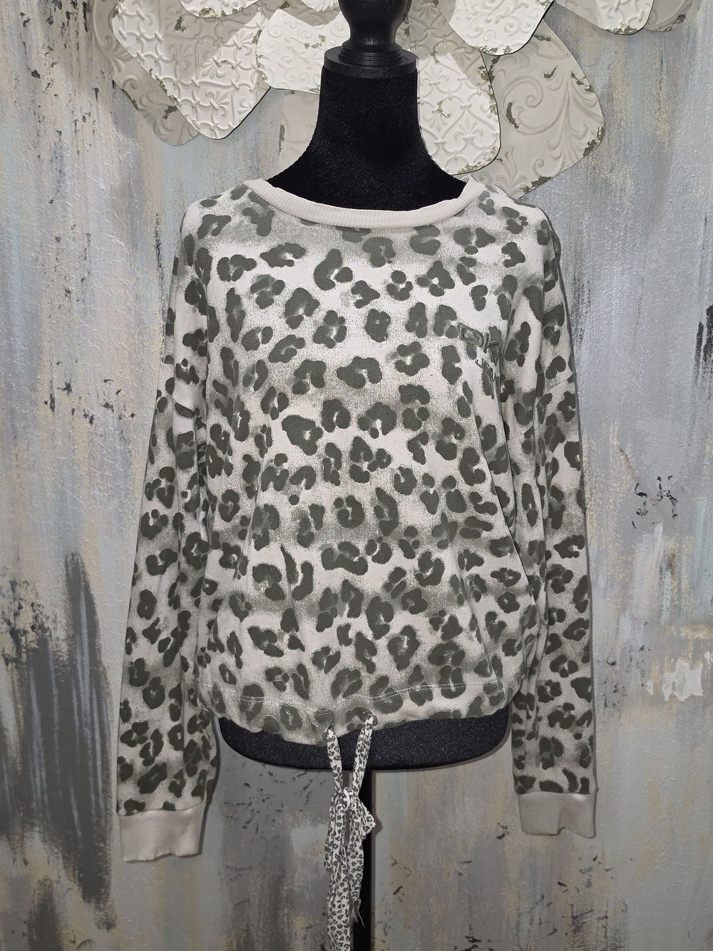 DKNY Olive and White Leopard-Print Crewneck Cozy Sweater Size Large